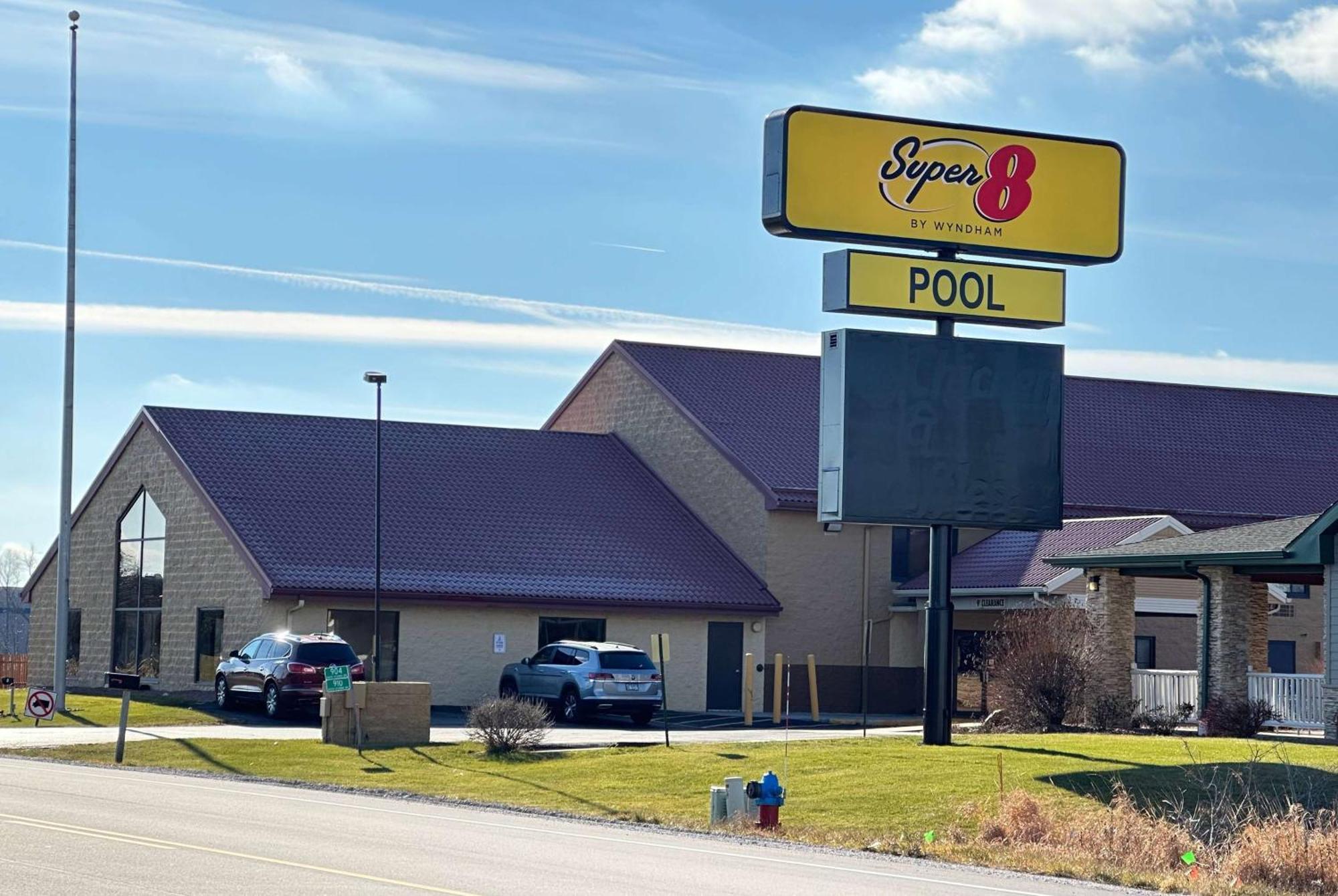 Super 8 By Wyndham Sturtevant Racine Exterior photo