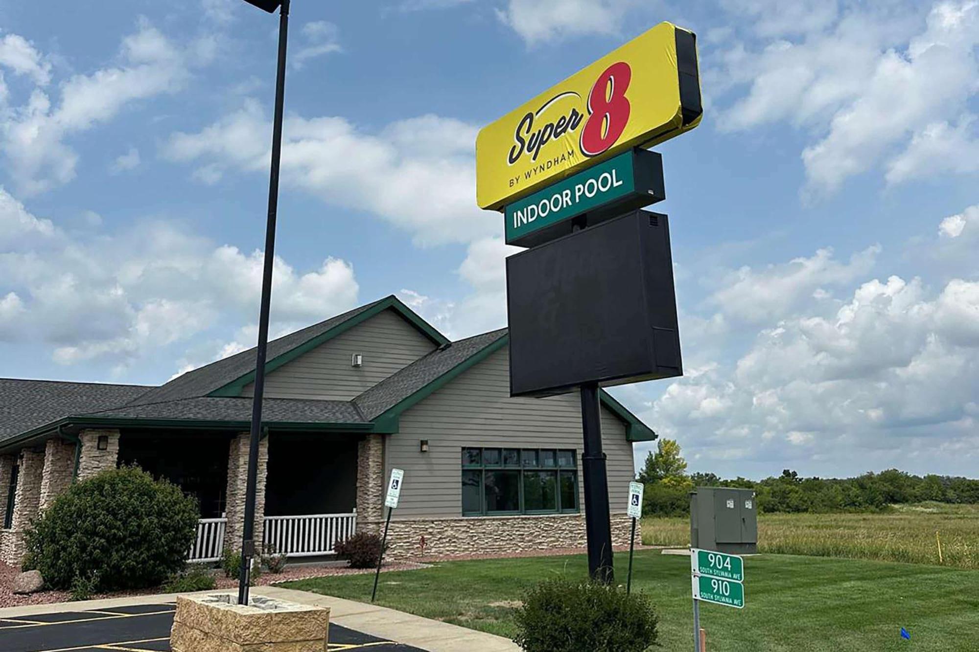 Super 8 By Wyndham Sturtevant Racine Exterior photo